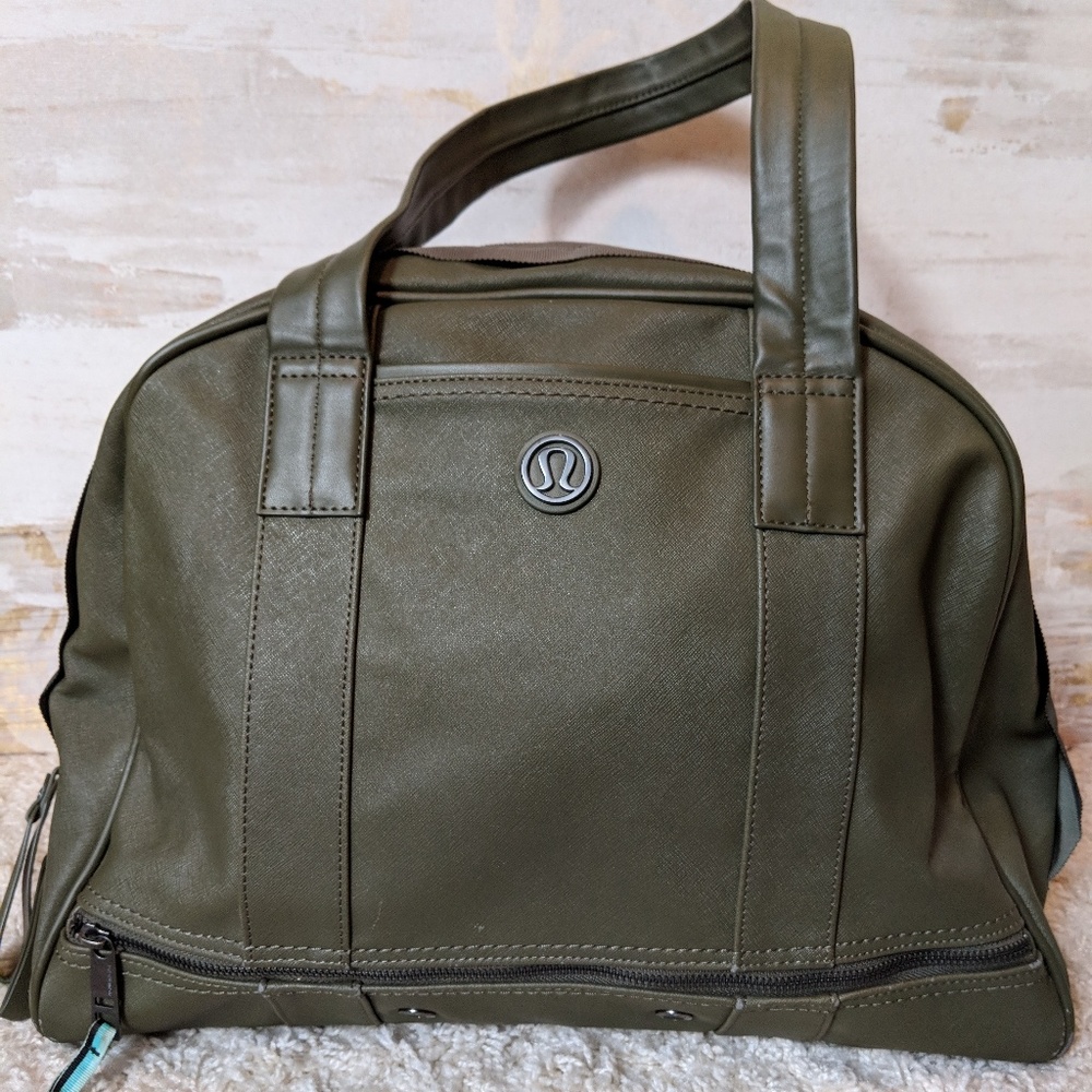 Lululemon Om for All tote fatigue green